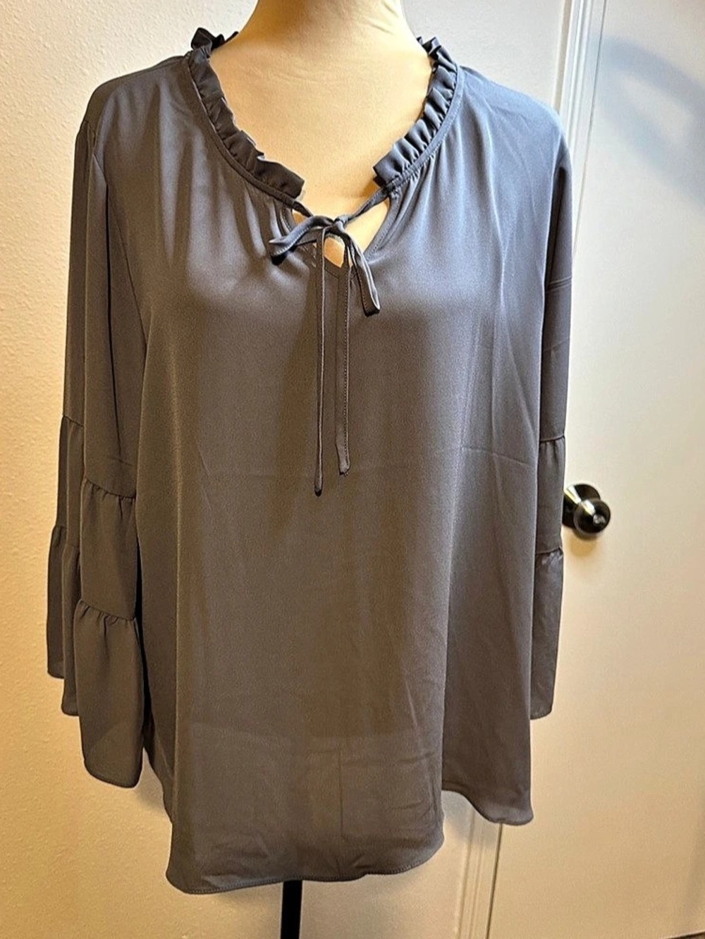 Cato Quietly Shaded Tiered Sleeve Tunic in Gray Size XL NWT